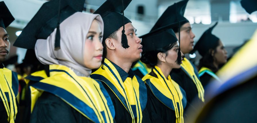 WISUDA-09919-scaled-895x430